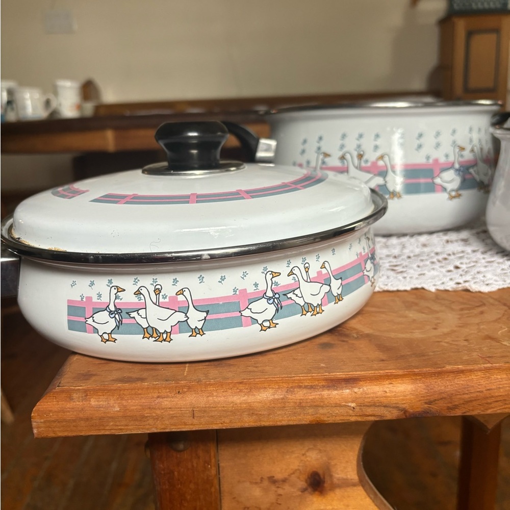 SOLD Vintage Enamel Geese Pot & Pan Set - Picture 7 of 9
